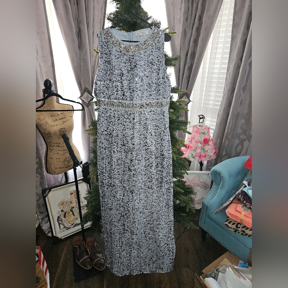 NWT Mac Duggal Silver Sequin Maxi Dress - Picture 6 of 7